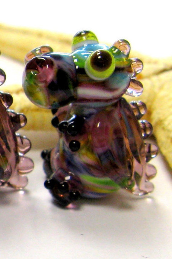 2 Glass Strawberry Beads, Lampwork, Muranoglass, 15mm, 2mm Eyelet, MTO 