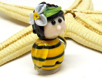 glassbead bee with flower, lampwork, muranoglass, as bead or pendant, MTO