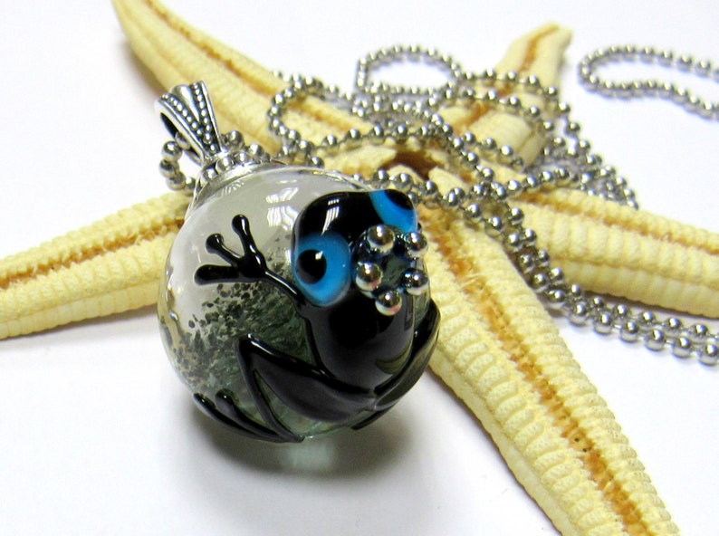 glass pendant, with frog, glittering inside, lampwork image 1