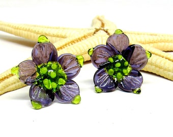 glass earstuds flower, purple, lampwork, muranoglass, ready to ship