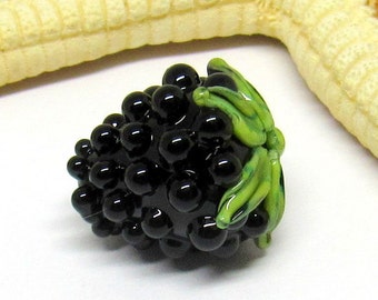 1 glassbaed blackberry bead with green leaves, 14-15mm x 13mm, lampwork, muranoglass, hole 2mm, MTO