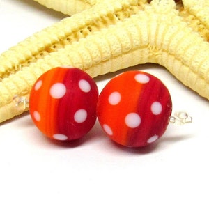 2 glassbeads etched (matte finish), 10, 12 or 14mm, red-orange, white dots, lampwork