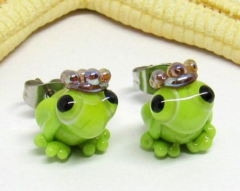 glass stud earrings, frogs with crown, lampwork, muranoglass, pins surgical steel, MTO