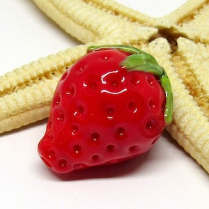 1 glassbead strawberry, 13mm or 20mm, muranoglass, lampwork, hole 2mm, MTO