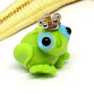 glassbead frog, pendant or earrings, lampwork, MTO