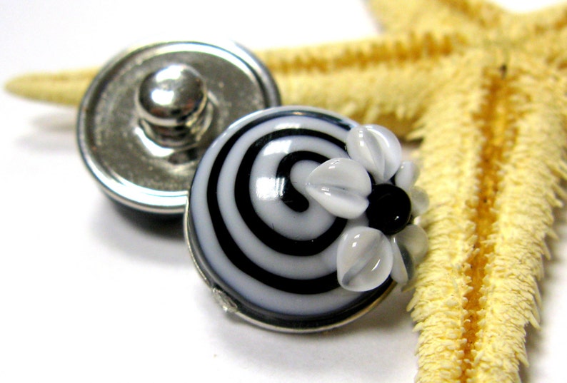 lampwork bead popper snap muranoglass white black 18mm