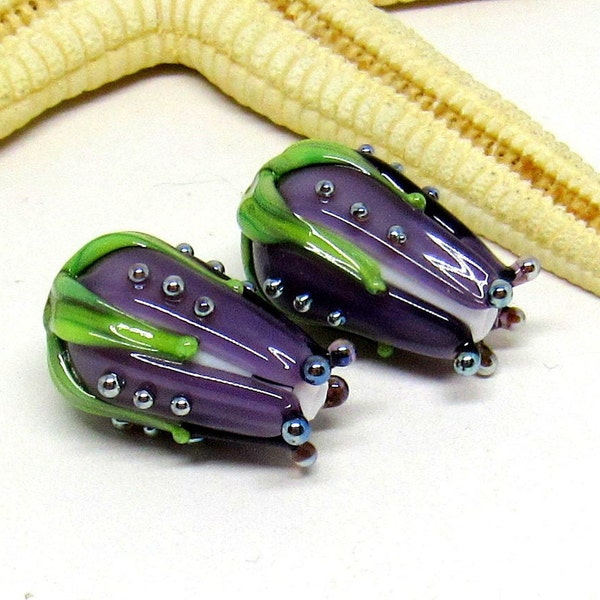 2 rosebud beads, lampwork, muranoglass, 20mmx13mm, glass, white-purple, green, hole 2mm, MTO