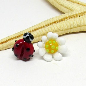 glass stud earrings, bee or ladybug with flower, lampwork, muranoglass, MTO Käfer mit Blümchen