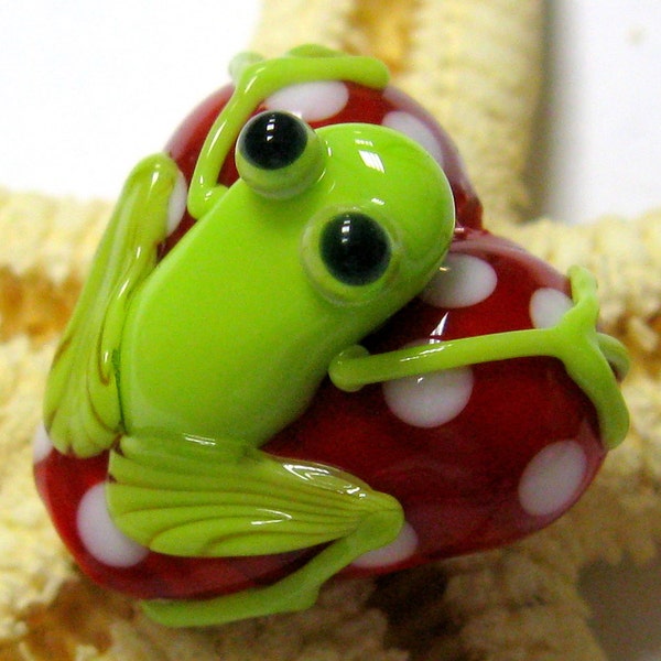 1 glass heart with frog, 13mm or 20mm , lampwork, hole 2mm, MTO