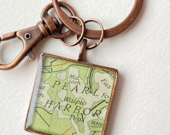 Pearl Harbor Keychain for Boyfriend. Vintage Map Keychain for Anniversary Gifts for Men. Hawaiian Islands Charms. Handmade Keepsake.