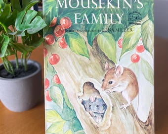 Mousekin's Family. Vintage 1969 Childrens Story Book.Beautiful Nature Illustrations. Free Shipping