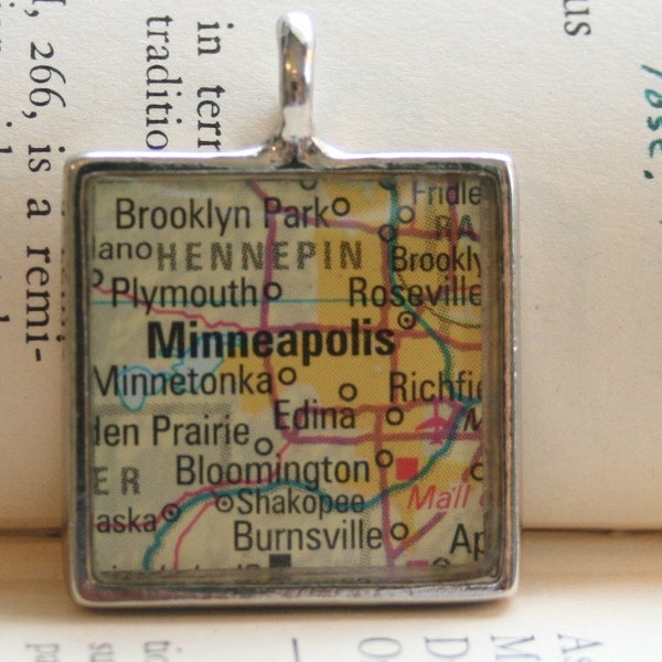 MINNEAPOLIS Minnesota Map Pendant in Silver