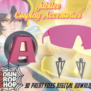 Może przedstawiać: Różowe okulary przeciwsłoneczne z wizjerem oraz para srebrnych trójkątnych kolczyków. Obraz zawiera tekst Jubilee Cosplay Accessories, literę A oraz Robin Prop Shop 3D Print Files Digital Download na tle ilustracji postaci.