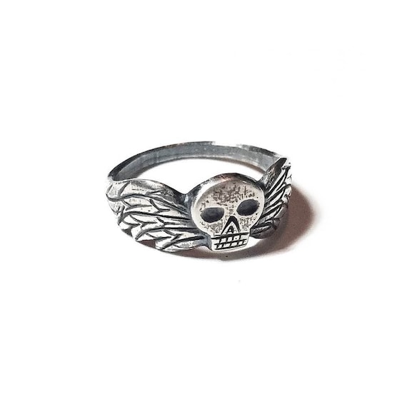 Taphophile ring in sterling silver memento mori skull