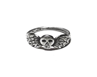 Mini Taphophile ring in sterling silver or gold memento mori skull