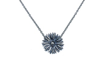 Collier tête de mort marguerite en argent sterling oxydé