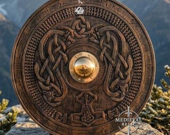 Escudo vikingo con ornamentos rúnicos nórdicos tallados / Escudo de madera tallado a mano, estilo medieval, ideal para cosplay y decoración del hogar.