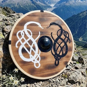 Escudo Viking Redondo de Madeira Feito à Mão com Design de Serpente Nórdica - Decoração de Parede e Acessório para Cosplay
