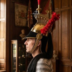 Handgemaakte Napoleon messing Cuirassier Pickelhaube Napoleon-helm met displaystandaard afbeelding 2