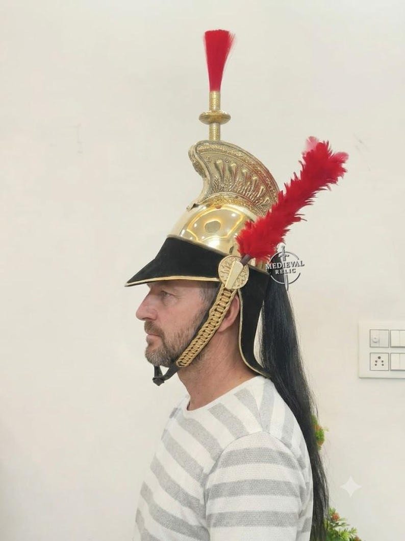 Handgemaakte Napoleon messing Cuirassier Pickelhaube Napoleon-helm met displaystandaard afbeelding 1