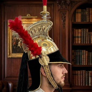 Handgemaakte Napoleon messing Cuirassier Pickelhaube Napoleon-helm met displaystandaard afbeelding 12