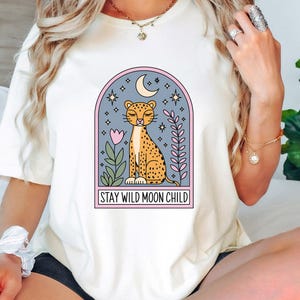 Maglietta Stay Wild Moon Child: maglietta grafica Celestial Boho