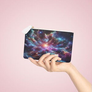 宇宙ミニクラッチバッグ、天体リストレット、ギャラクシーメイクアップポーチ、宇宙愛好家のための星空クラッチ、旅行用アクセサリー、彼女へのギフト