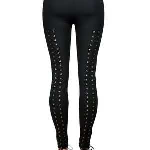 Op de afbeelding: Zwarte leggings met een vetersluiting aan de achterkant van de benen.