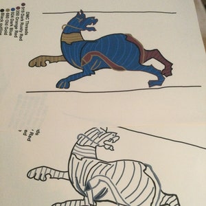 Patrón de bordado del sabueso aullador de Bayeux medieval (PDF)