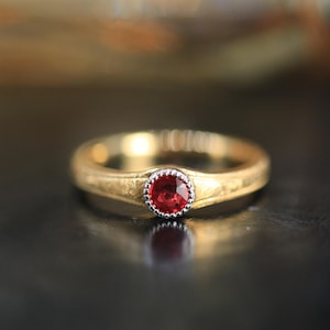 Natural Orange Sapphire Ring, Handmade Engraving Ring, 18k Solid Gold Ring , Statement Ring For Women, Daily Jewelry