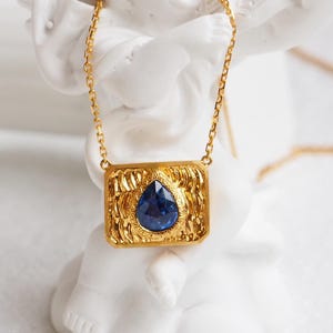 Royal Blue Sapphire Necklace , 18k Solid Gold Necklace, Unique Engagement Necklace, Engraved Sapphire Necklace , Vintage Gold Necklace