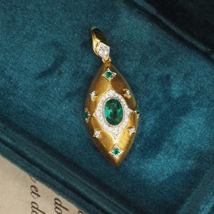 Smaragd Anhänger mit Diamant, Gebürstet Gold Anhänger, Anhänger aus 18k Gold, Einzigartiger Verlobung Anhänger, Smaragd Anhänger, Vintage Gold Anhänger