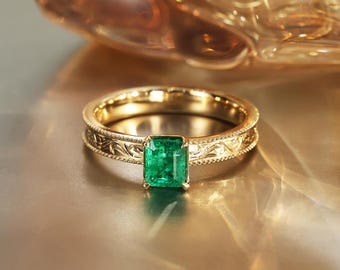 Hand Engraved Emerald Ring, 18k Solid Gold Ring ,Vintage Gold Band