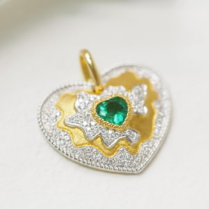 Smaragd Anhänger mit Diamant, 18k solid Gold Anhänger, 0,61ct Herz Smaragd, einzigartiger Anhänger, gebürsteter Smaragd Anhänger, Vintage Gold Anhänger