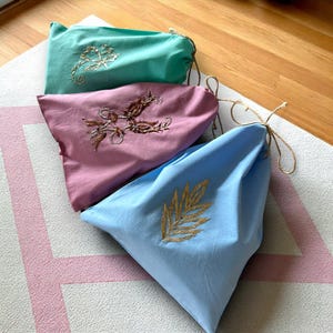 Handmade Embroidered Linen Gift Bags, Reusable Drawstring Pouch Set, Eco-Friendly Jewelry and Gift Packaging, Special Occasion Gift Bags