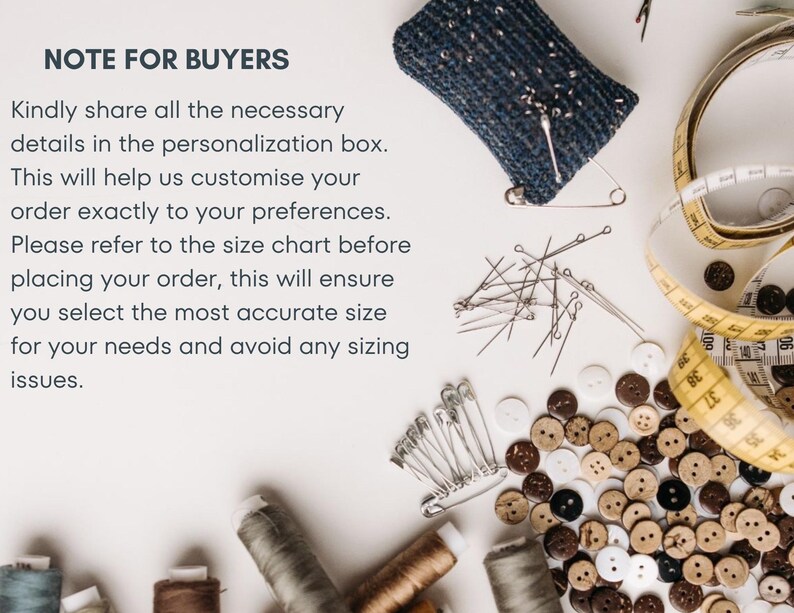 Puede incluir: Una colecci&oacute;n de suministros de costura, que incluye un alfiletero azul, alfileres de seguridad, botones, una cinta m&eacute;trica y carretes de hilo. La imagen tambi&eacute;n incluye el texto "NOTE FOR BUYERS".