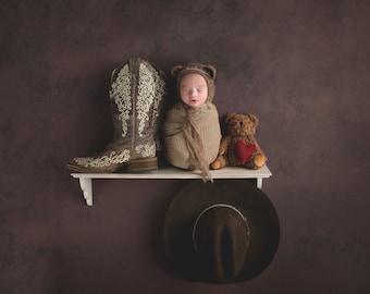 Recién nacida vaquera telón de fondo digital, telón de fondo digital, bebé en un estante, niña bebé, digital recién nacido, telón de fondo recién nacido, fondo recién nacido