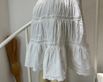 Upcycled Refurbished Offwhite Vintage Victorian Style Short Petticoat skirt Size Medium