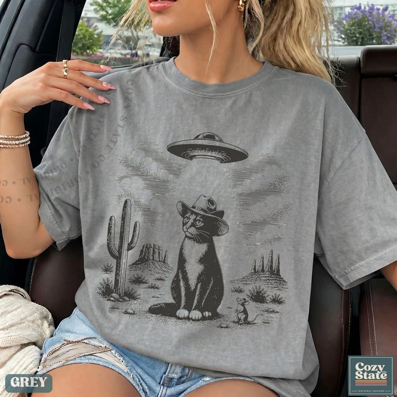 Retro-Tanktop mit UFO-Katze, lustiges Alien-Katzen-Tanktop, Tanktop mit Western-Wüsten-Motiv, Vintage-Sci-Fi-Shirt, Sommergeschenk für Katzenliebhaber, Festival-Tanktop Bild 8