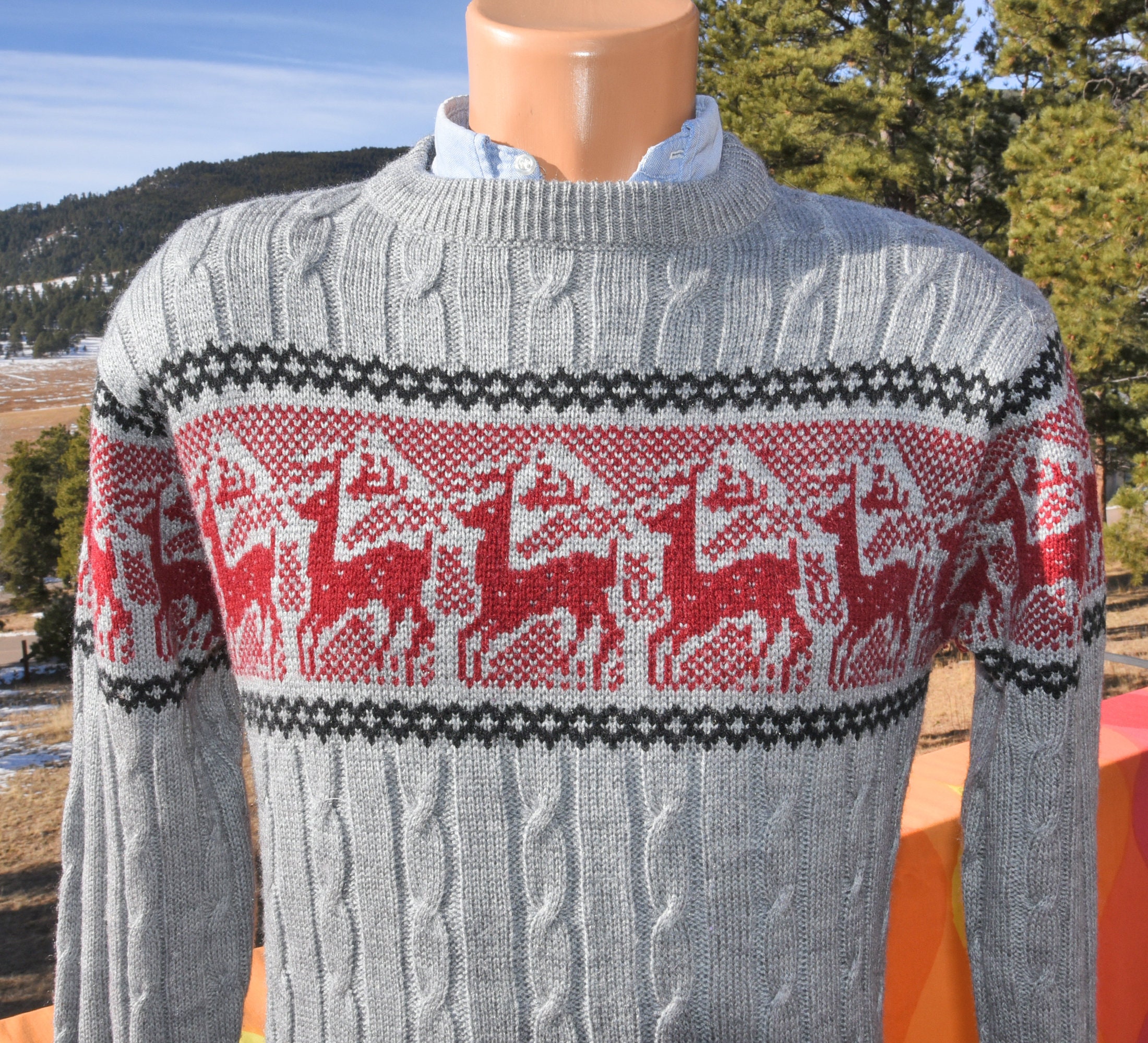 vintage 70s sweater REINDEER snowflake gray preppy Medium 80s cable knit.