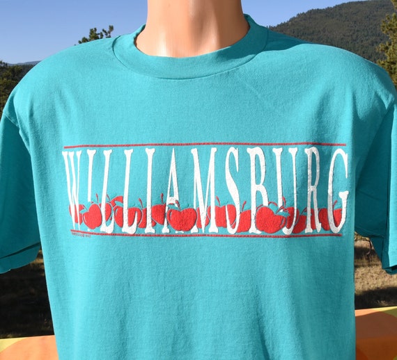 vintage 90s t-shirt WILLIAMSBURG virginia apple M… - image 1