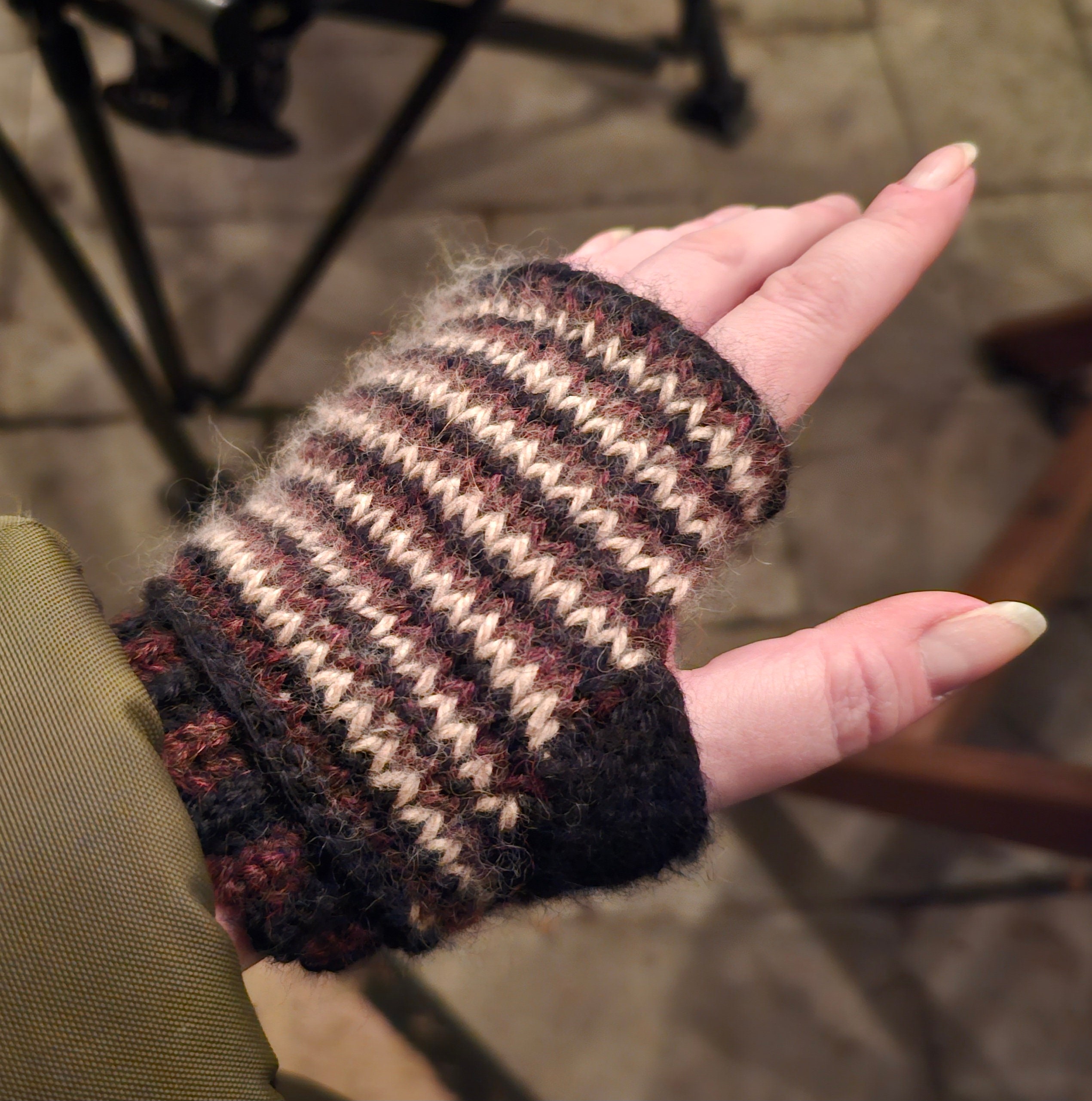 30 Hippie Crochet Patterns for Boho Outfits, Bags, Home Décor, and Gifts 4 Tunisian Knit Stitch Fingerless Mittens Pattern