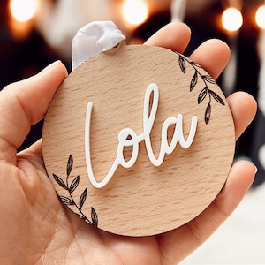 Personalized wooden and acrylic Christmas ball with first name, wooden tree decoration, unique Christmas frame, engraved first name ornament, Christmas decoration