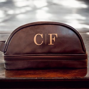 Trousse de voyage cuir pour homme personnalisée - Cadeau fête des pères - Trousse de toilette personnalisée - Accessoire cuir homme