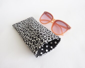 Estuche para gafas con estampado de leopardo, tela de algodón con estampado de leopardo en blanco y negro, regalos para ella, regalo con estampado de leopardo, regalos para mujer, estuche para gafas de sol