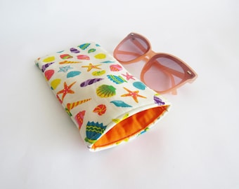 Estuche para gafas con conchas, tela de conchas de algodón multicolor, estampado marino, regalos para ella, estuche para gafas de sol, estuche para gafas, conchas multicolor