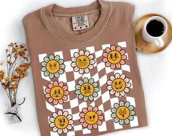 Comfort Color Retro Checkered Flower Shirt, Boho Floral TShirt Gift For Mom, Trendy Summer Graphic Tee, Boho Flowers Shirt, Boho Hippie Tee