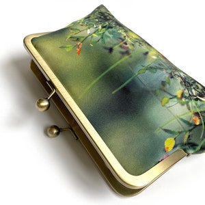 Woodland glade, printed silk clutch bag, purse with chain handle imagem 6