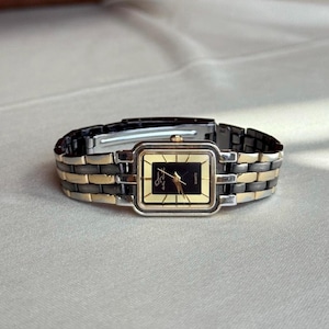 Vintage Oscar de la Renta Parfums Two Tone Quartz Watch Womens Rectangular Black Gold Dial Stretch Bracelet Designer Wristwatch