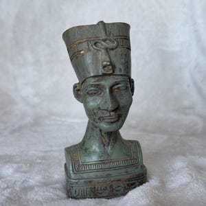 Bust of the ancient Egyptian Queen Nefertiti | Carved Bust Mini Figurine | Collectible Home Decor Art Sculpture | Limestone Face Art Piece